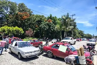 Pobladores bloquean carretera en La Perla; esto es lo que exigen