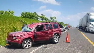 Aparatoso accidente en autopista de Veracruz; hay cierre parcial de circulación
