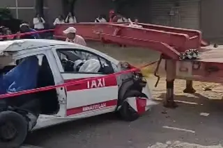 Muere mujer tras fatal accidente de taxi al sur de Veracruz; el chofer era su padre