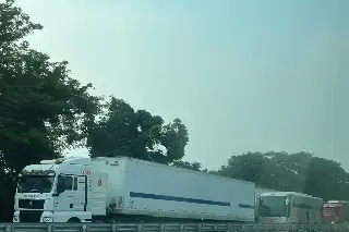 Se registra cierre de circulación en carretera de Veracruz; a esto se debe