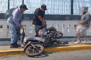 Aparatoso accidente en puente Morelos de Veracruz; hay un lesionado 