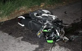 ¡Otra tragedia! Muere motociclista en carretera de Veracruz; dos mujeres resultan lesionadas