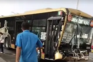 Chocan camiones en Boca del Río (+VIDEO)