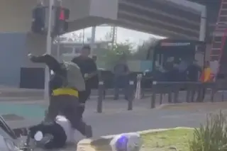 Motorepartidores cambian la ruta por el ring y 'nunca llegó la policía' (+Video)