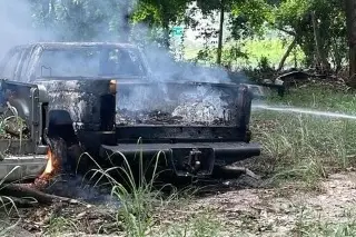 Se incendian camionetas a un costado de autopista de Veracruz; esto se sabe 