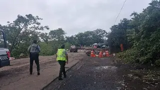 Bloqueo y quema de vehículos en carretera de Veracruz. Precaución