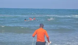Otra vez, muestra su poder la fuerte corriente marina en Veracruz (+Fotos)