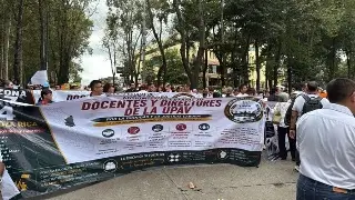 Docentes de la UPAV bloquean avenida Xalapa por salarios pendientes