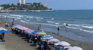 Gobierno municipal alerta: meterte al mar de noche puede costarte la vida en Boca del Río