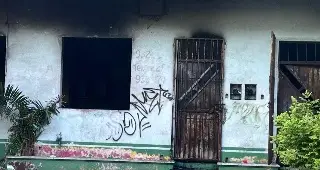 El incendio que vuelve a exhibir el riesgo de una casa abandonada en Veracruz
