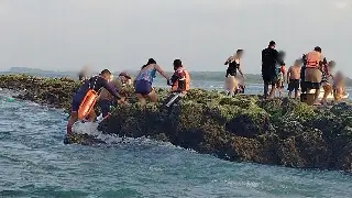 Rescatan a mujeres y menores de edad en playa de Veracruz 
