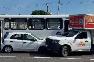 Choque múltiple en la Cabeza Olmeca deja un lesionado