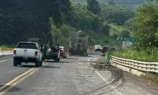 Liberan circulación en esta carretera de Veracruz tras accidente