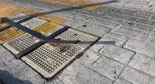 “¡Una trampa para peatones! Fierro levantado provoca caída y lesiones de una persona en pleno Centro de Veracruz”