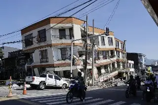 Presidente de Colombia decreta tres días de duelo nacional por fallecidos en el terremoto