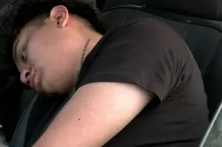 Al regresar de la fiesta se quedó dormido. Provoca caos vial (+Video) 