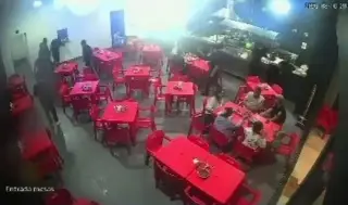 Matan a primos de Alfredo Olivas en taquería. Filtran imágenes del ataque (+Video)