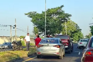 Accidente deja motociclista lesionado; esto ocurrió