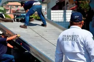 Joven conductor pierde el control y vuelca en Boca del Río este jueves