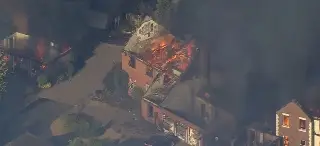 Incendio de gran magnitud causa evacuaciones en West Midlands, Inglaterra (+Video)