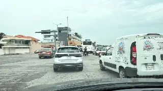 Falla en semáforos genera tránsito lento y caos vial en Boca del Río