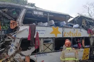 Al menos 10 muertos y varios heridos al volcar un autobús en Brasil