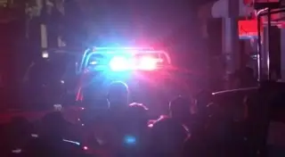 Moto choca contra camioneta afuera de restaurante al norte de Veracruz; hay un lesionado