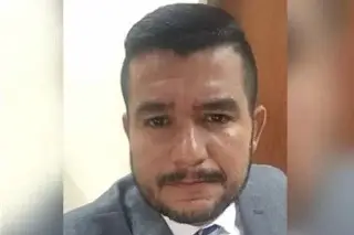 Buscan a exfuncionario encargado de nuevos libros de texto de la SEP, que trabajó para Maduro