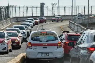 Por no ceder el paso provocan accidente y bloquean en puente Morelos