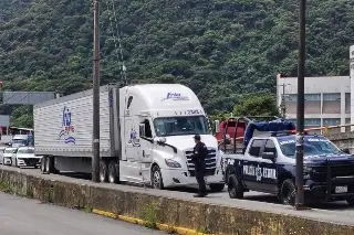 Intentan robar tractocamión en carretera de Veracruz y se desata persecución; esto ocurrió