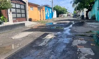 Vecinos de colonia Manantial denuncian drenaje colapsado desde enero