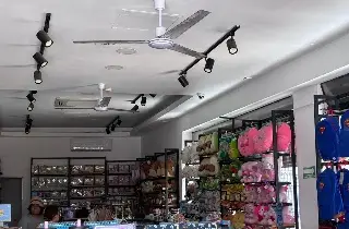 ¡Lleva 5 días a oscuras! Tienda del centro de Veracruz se queda sin luz y colapsan las ventas