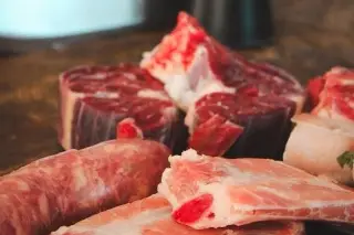 Trump permitirá la importación de carne de res sin aranceles; esto busca