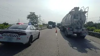 Cierre en autopista de Veracruz por accidente vial. Precaución