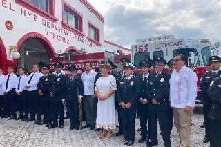 Conmemoran el Día del Bombero en Veracruz con ofrenda y guardia de honor
