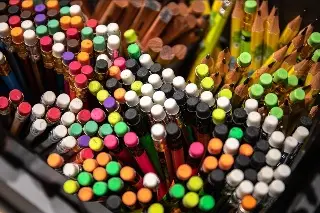 ¡No alcanza el dinero! Padres batallan para completar las listas escolares