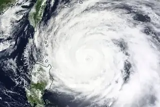 Tifón Narra azota al sur de China y obliga a evacuar a más de 54.000 personas
