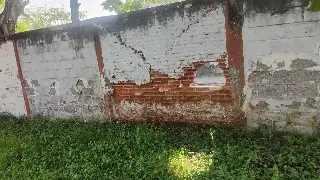  Piden reconstruir barda de escuela que está por desplomarse en Veracruz 