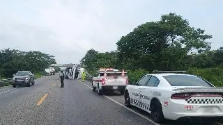 Volcadura causa cierre en esta autopista de Veracruz. Precaución