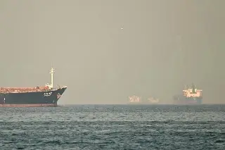 Omán adelanta nueva ruta temporal en el estrecho de Ormuz, tras negociar con Irán