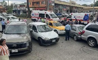 Carambola de cinco autos en Xalapa; así ocurrió