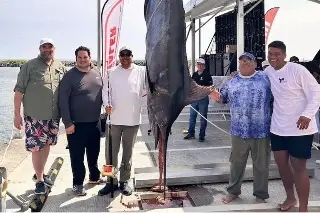 Marlín de 181.6 kilos coloca a 'Alecrín' en el liderato del 'GulfMarine 2026' en Veracruz