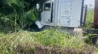 Otro tráiler se accidenta en el kilómetro 13.5 de n Veracruz 