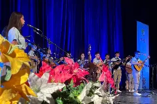 De lujo: hacen festival de rondallas 'Frente al mar' en Veracruz