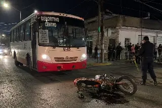 Muere motociclista arrollado por autobús en Martínez de la Torre
