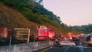 Accidente provoca cierre en esta carretera de Veracruz, este lunes. Precaución