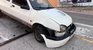 Se impacta contra muro de contención en bulevar Ávila Camacho, esto pasó 