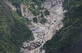 Nepal y China cifran en mil los muertos en la riada; alertan por nuevas represas naturales