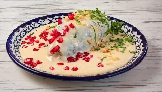 ¿Chiles en nogada capeados o sin capear? Esto dice un cronista sobre su origen