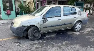 Reportan vehículo abandonado tras choque en Veracruz 